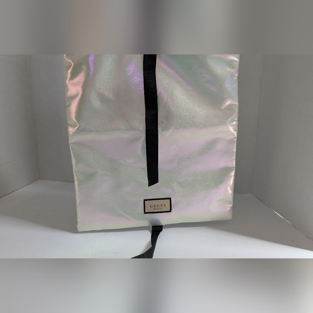 Gucci iridescent cosmetic pouch in pearl pink and mint - Picture 6 of 9